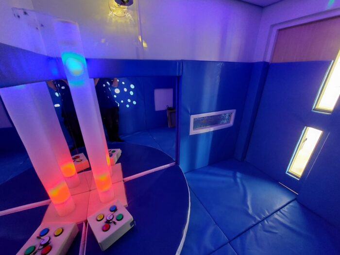 Padded Floor Surrounds for Tubes - Image 11