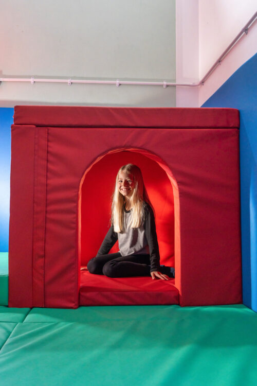 Corner soft play den